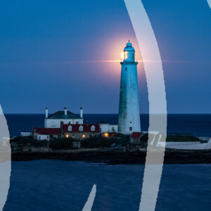 Blue moon & amp; lighthouse alignment